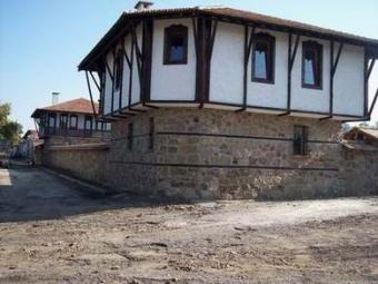 2 Houses in v. Bata Bata