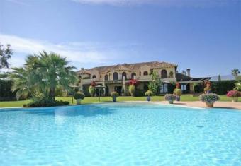 1st line luxury family villa Marbella