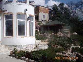 1 floor house with coyrtyard Balchik