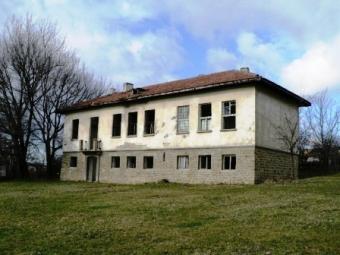 School with 5200 sq m yard!!! V.turnovo