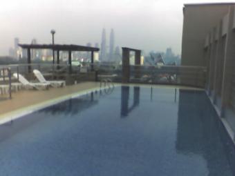 Gorgeous SkyTop Pool..KLCC view! Kuala Lumpur