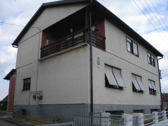 Voloder residence / commerce Voloder