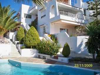 APARTMENT IN A BEAUTIFUL VILLA Saronida