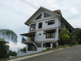 4 STOREY HOUSE AT ROYAL PINES Davao