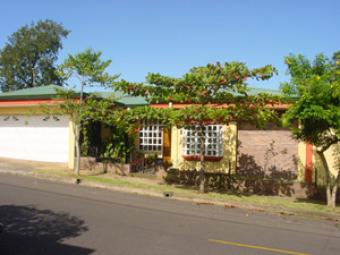 Very Confortable House near city Heredia