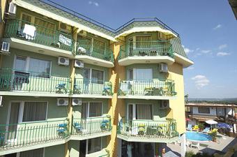 Family hotel 700m from the beach Kranevo
