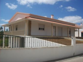 3 Bedrooms attached villa Alcoba&ccedil;a