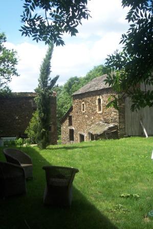 Stone Barn, stunning location La Bastide-solages