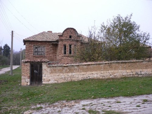 SOLID TWO STOREY BRICK HOUSE Varna