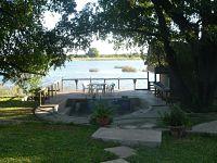 Botetiriverfront Maun