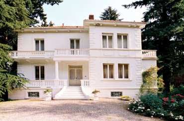 Impressive villa in Italy Lombary