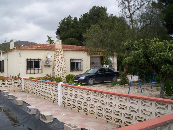 Villena, 4 Bed Country House Alicante