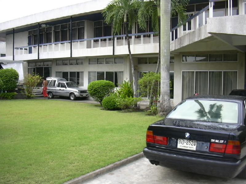 luxury 6 bedroom 4 bathroom home Bangkok