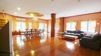 HOUSE WITH POOL FOR RENT Bangkok