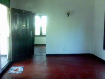 upstaire house for lease. Colombo 15