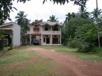 Luxury house with 40pch land Kaduwela