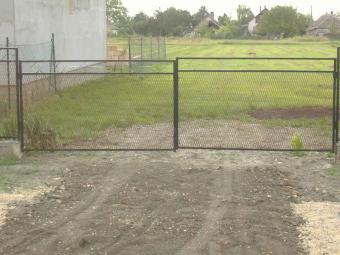 1400 sqm plot (the land is suita Mez�szentgy�rgy