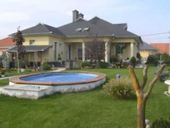 Beautiful Villa with Pool Pert�haza