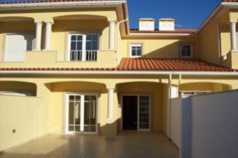 Attached 3 bedrooms villa Nazar&eacute;