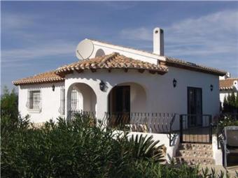 A south-facing villa Pego