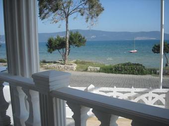 front line apartment Akbuk