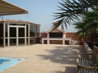 Big 2 BR Large Living Area - kwd Jabria