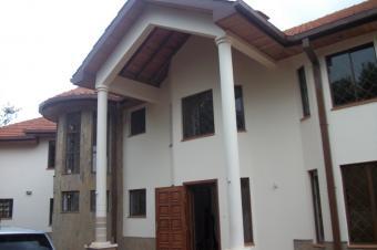 5 bedrooms house to let in Runda Nairobi Runda