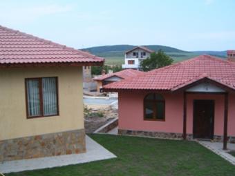 COMPLEX OF FOUR NEW BUILT HOUSES Kranevo