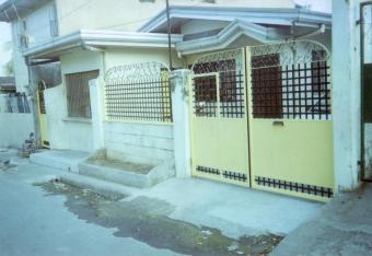 HOUSE & LOT W/ 2DR APRTMNT North Caloocan City