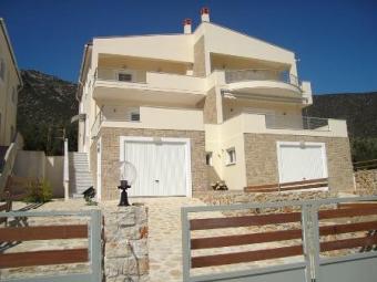 Semi-detached house in Arcadia Astros
