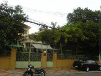 SMALL VILLA FOR RENT BKKI 2500$/ Phnom Penh