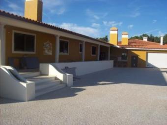 4 Bedrooms detached villa Alcoba&ccedil;a