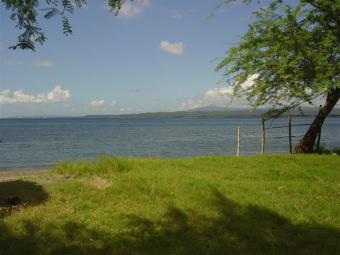 Large BEACHFRONT lot Taal