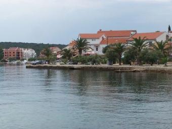 ATRACTIVE  APARTMENTS NEAR  SEA Zadar Petrcane