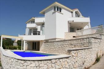 BEST LUXURY REAL ESTATES Trogir
