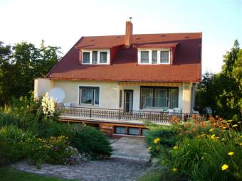 House with large lot rent/buy Gyor