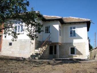 Nice house with big barn Ruse