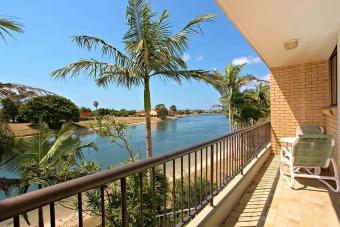 spacious 3 bdrm t/ house/on wtr Goldcoast  Queensland