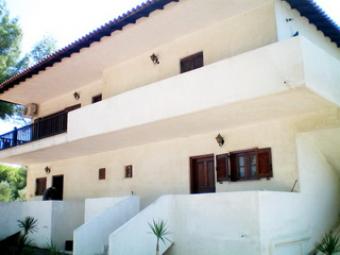 DELIGHTFUL GUEST HOUSE RIGHT BY Sithonia
