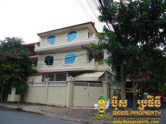 KHMER STYLE VILLA FOR RENT TONLE Phnom Penh