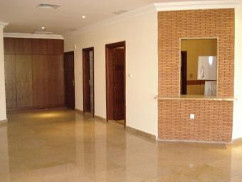 Big Spacious 2 BR apt.. Jabria