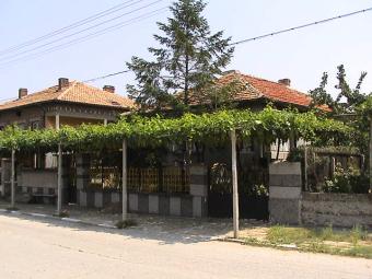 Large 4 bedroom house with pool Plovdiv