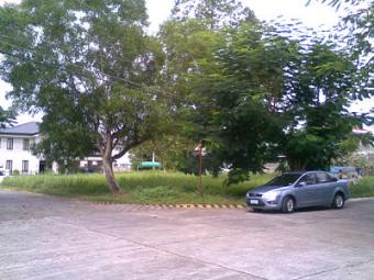 432 SQM CORNER LOT AT WOODRIDGE Digos