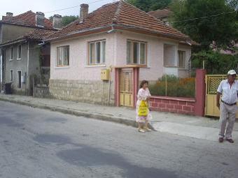 A comfortable, repaired house Elena