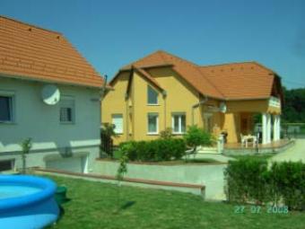 Villa with Seperate Guesthouse Pet�haza