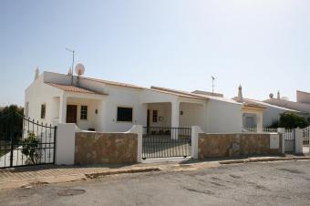Algarve - 4 bed-Villa - � 349000 Albufeira