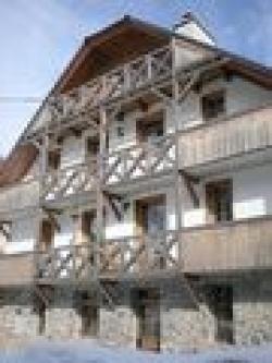 1 to 3 bedrooms, 2 reception. Podkoren
