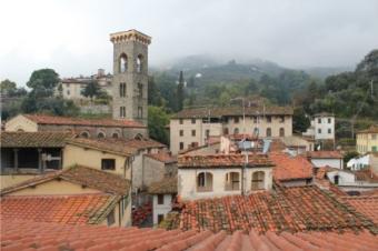 Sunny attic in Tuscany Pescia