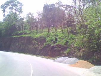 2 3/4 ACRE LAND FOR SALE Gampola Nuwara Eliya Main Road
