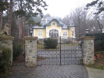 Castle near Budapest Leanyfalu